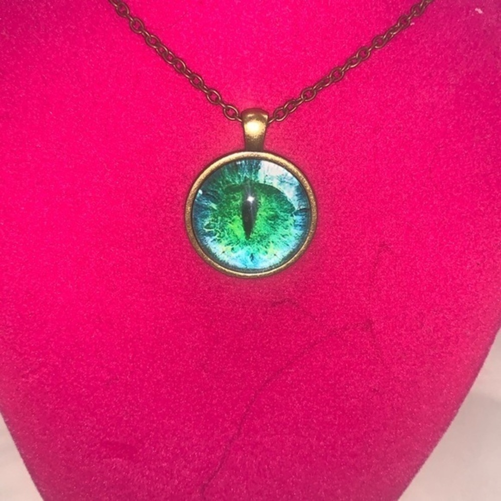 Gothic Cat Eye Cabochon Necklace​